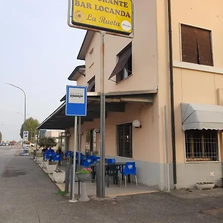 Szálloda Ristorante Bar La Ruota Fiorenzuola dʼArda